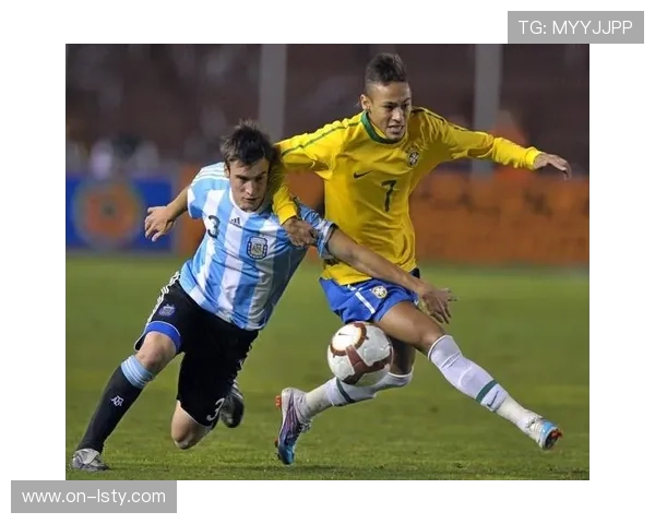 塔利亚菲科射门中柱，里昂错失扳平良机