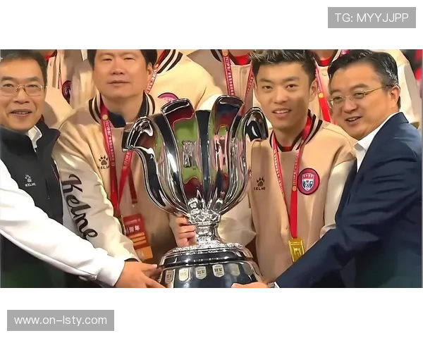 广东湛江队夺冠巡游,足球文化结合 广东湛江队夺冠巡游,足球文化结合